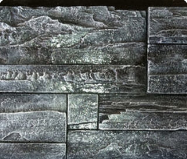 Concrete panel cast in the Fractured Quartz pattern, showing sharp split stone faces.