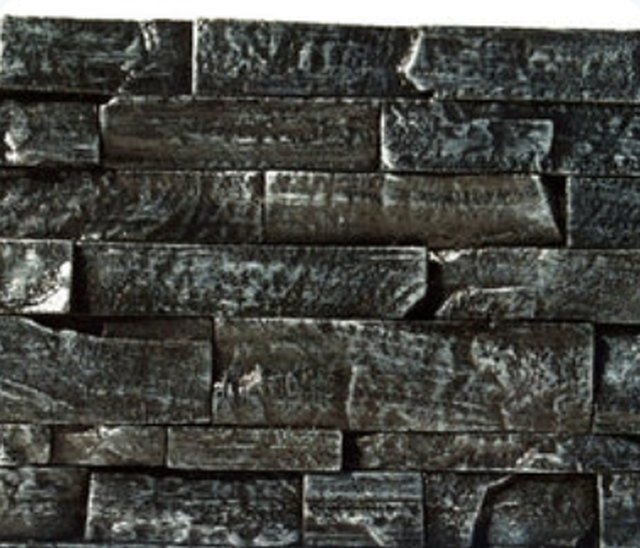 Concrete panel cast in the High-End Veneer Stone pattern, showing long thin stacked stone courses.